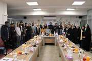 دانشجویان بین‌الملل رشته داروسازی پردیس بین‌الملل دانشگاه علوم پزشکی تهران، با مدیران گروه دارویی گلرنگ دیدار کردند