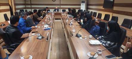 نشست صمیمانه معاونت آموزشی پردیس بین الملل با ورودی های جدید رشته دندانپزشکی 